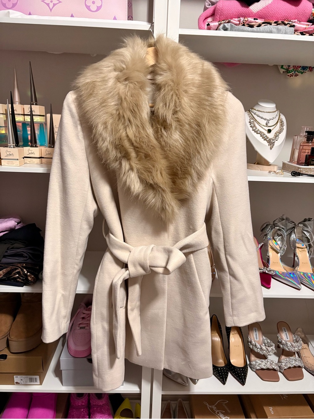 GORGEOUS Women's Cream Ivory Coat Faux Fur Collar Size Small